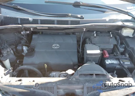 2015 Toyota Sienna Se 8 Passenger z USA, uszkodzony, nr VIN 5TDXK3DC3FS624279